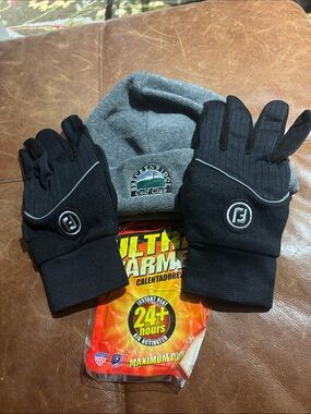 FootJoy Men’s Large Black Winter Gloves with free hat